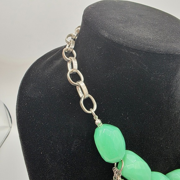 Womens Silver Tone Chain‎ Green White Beaded Acrylic Statement Bib Necklace 25" - Picture 3 of 7